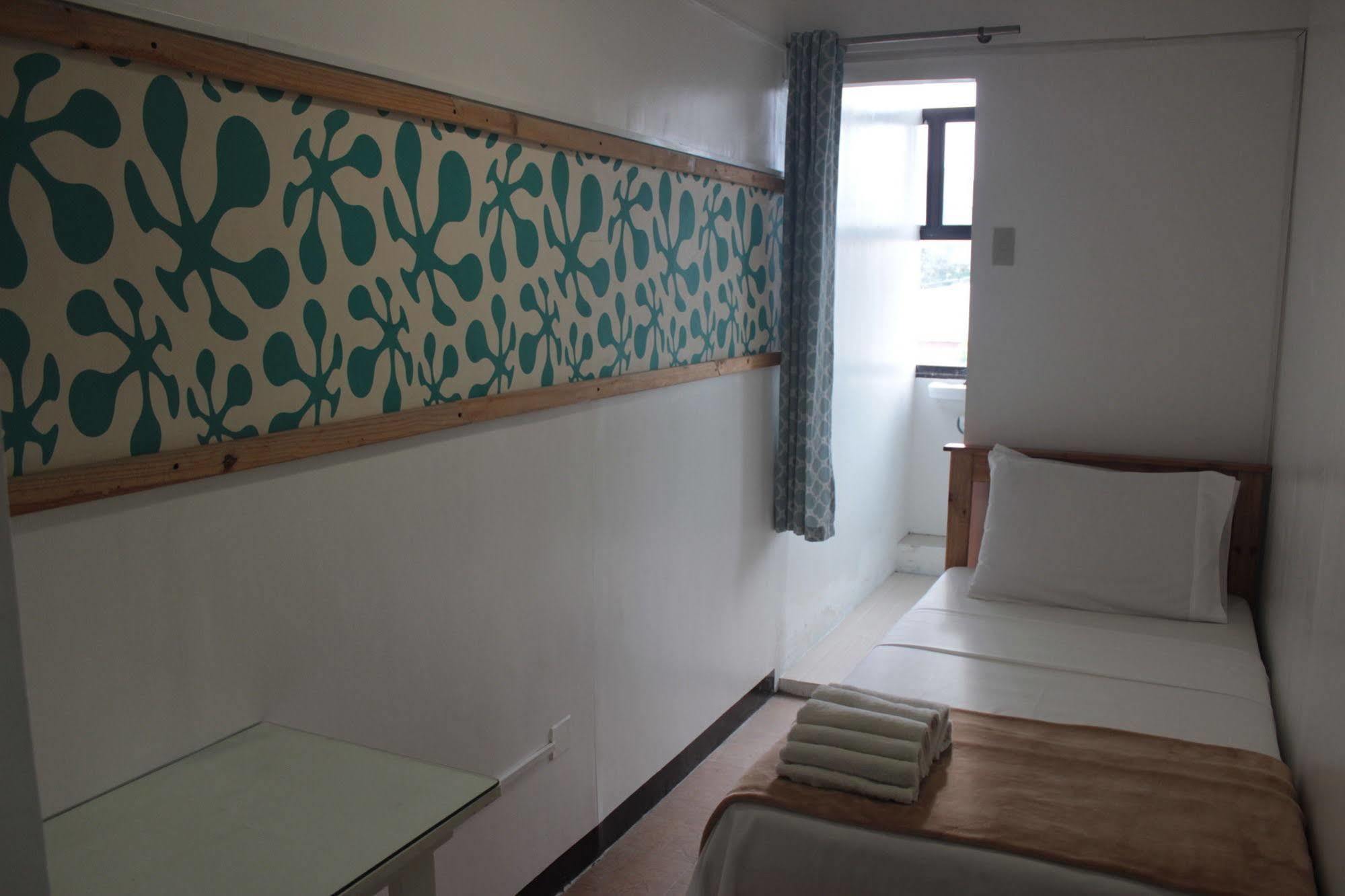 Yuj Inn - Кесон-Сити Экстерьер фото