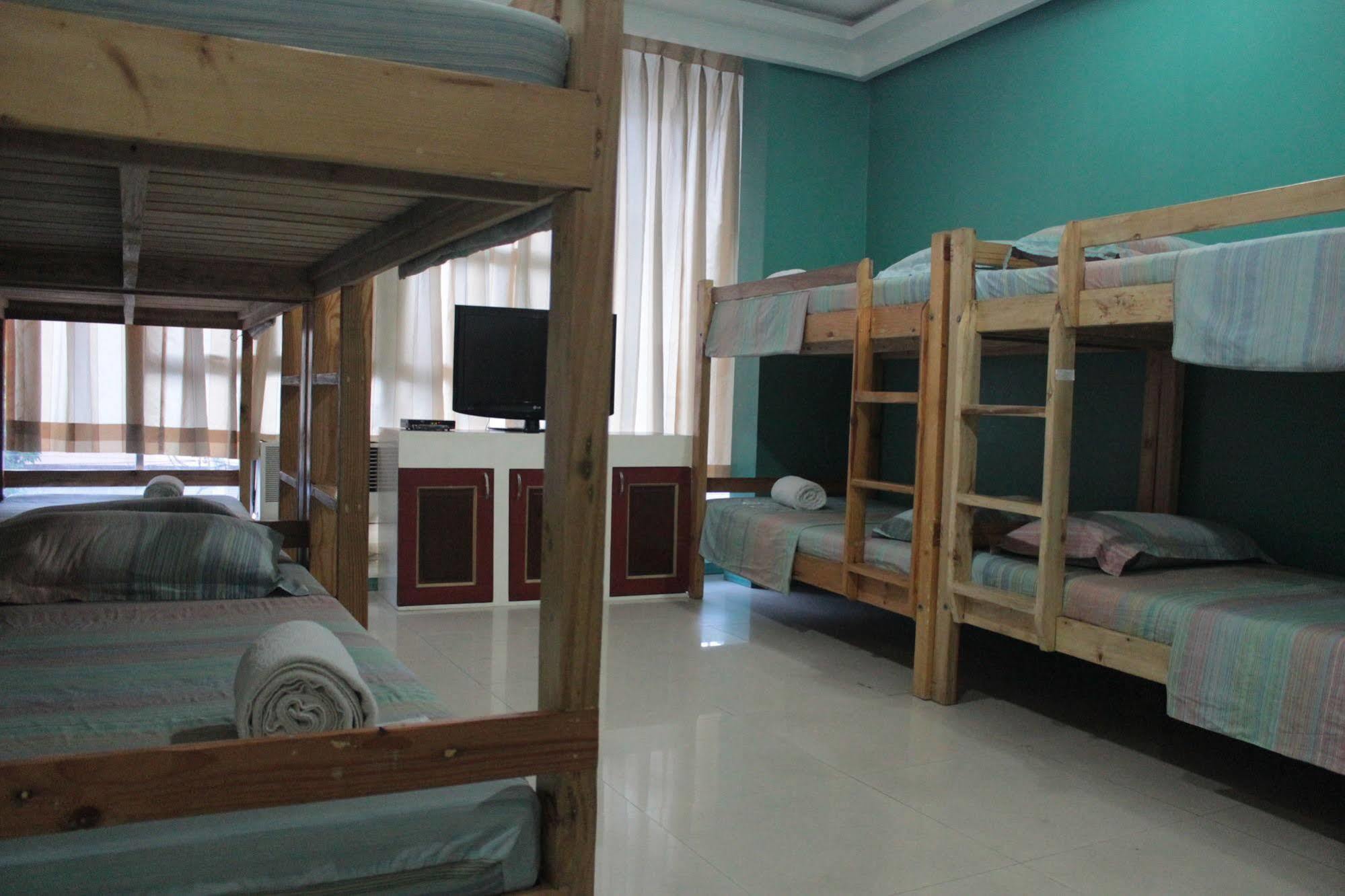 Yuj Inn - Кесон-Сити Экстерьер фото